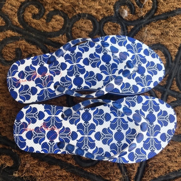 New Vera Bradley Cobalt Tile Flip Flops Size 5/6 - Picture 3 of 4